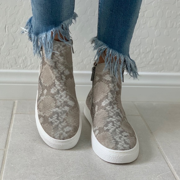 NEW Snake Print High Top Double Zipper Sneakers - Picture 2 of 5